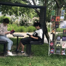Тематична літературна виставка просто неба — «Арабески книжкових шляхів».